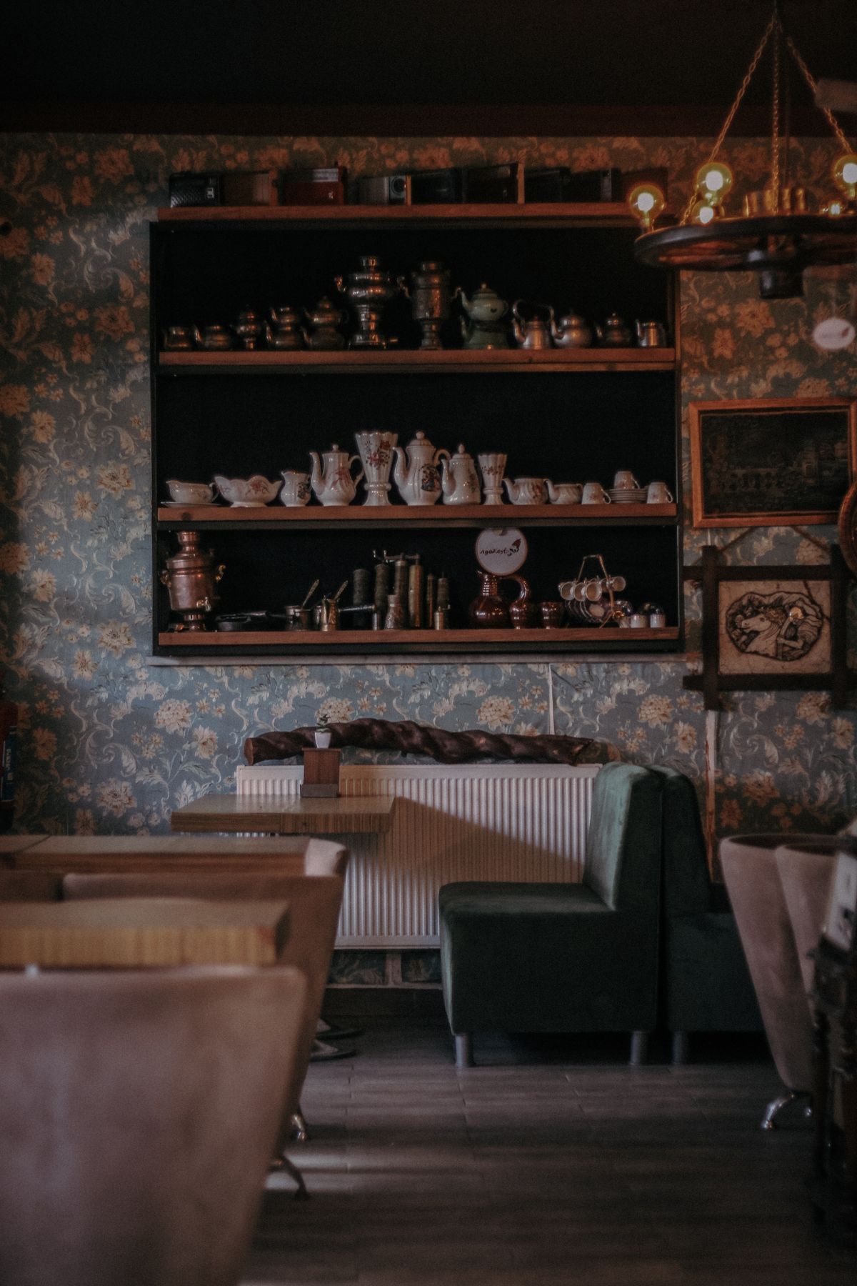 Gemütliches Interieur des Cafés